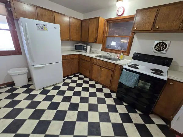 901 E 16th Street, Yankton, SD 57078