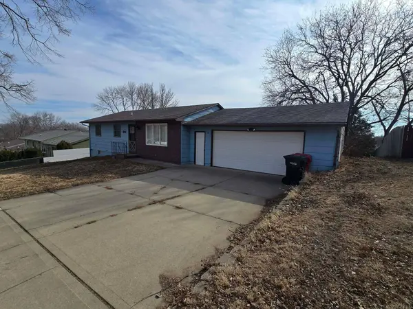 901 E 16th Street, Yankton, SD 57078