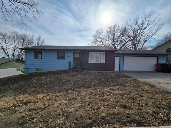 901 E 16th Street, Yankton, SD 57078