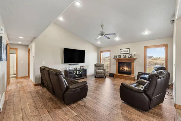 600 E 29th Street, Yankton, SD 57078
