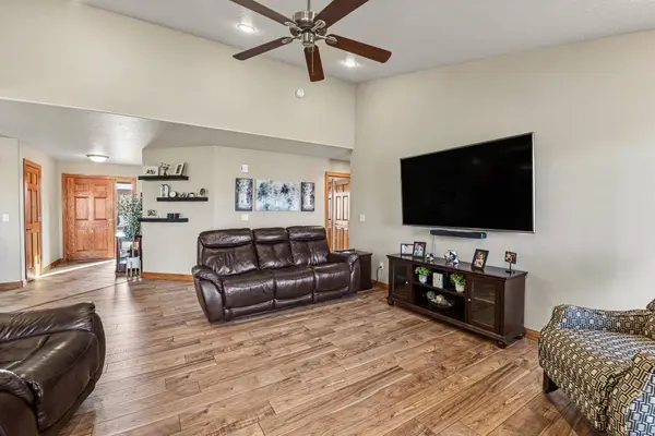600 E 29th Street, Yankton, SD 57078