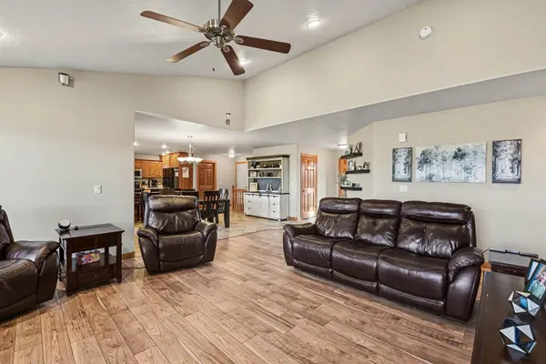 600 E 29th Street, Yankton, SD 57078