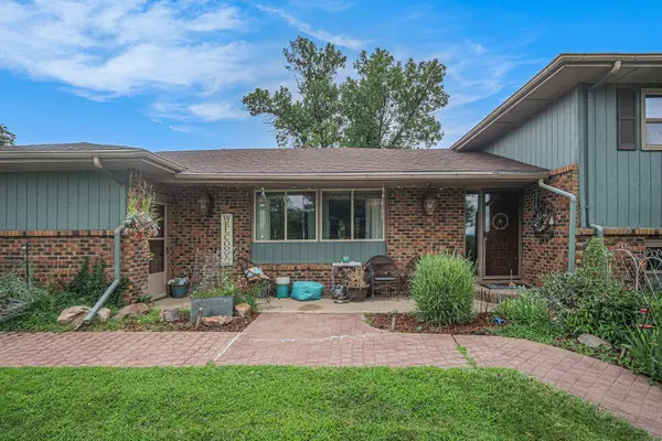 236 Drees Dr, Yankton, SD 57078