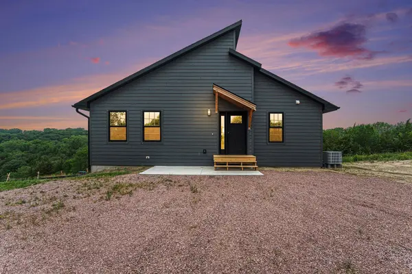 669 Oak Hills Dr, Crofton, NE 68730