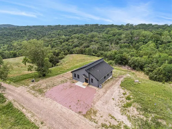 669 Oak Hills Dr, Crofton, NE 68730