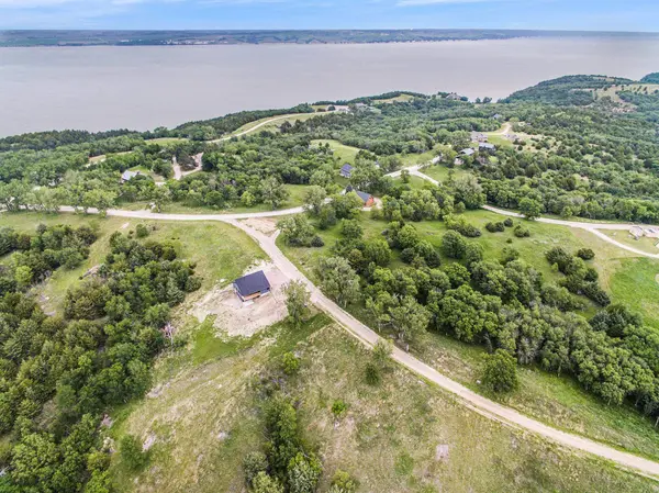 669 Oak Hills Dr, Crofton, NE 68730