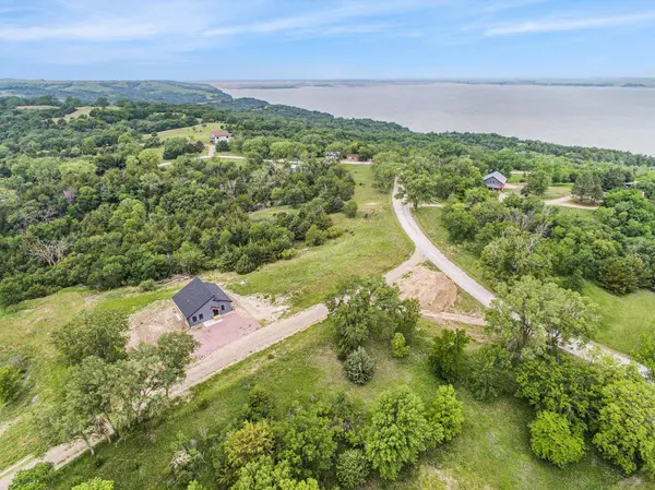 669 Oak Hills Dr, Crofton, NE 68730