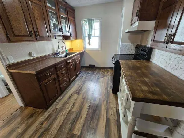 617 Maple Street, Yankton, SD 57078
