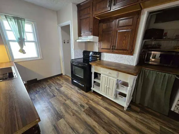 617 Maple Street, Yankton, SD 57078