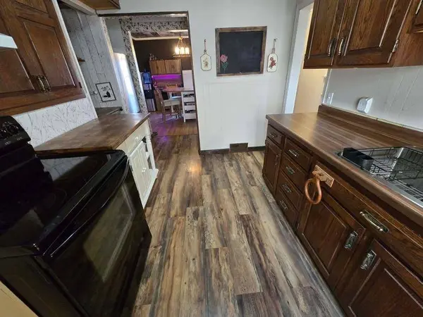 617 Maple Street, Yankton, SD 57078
