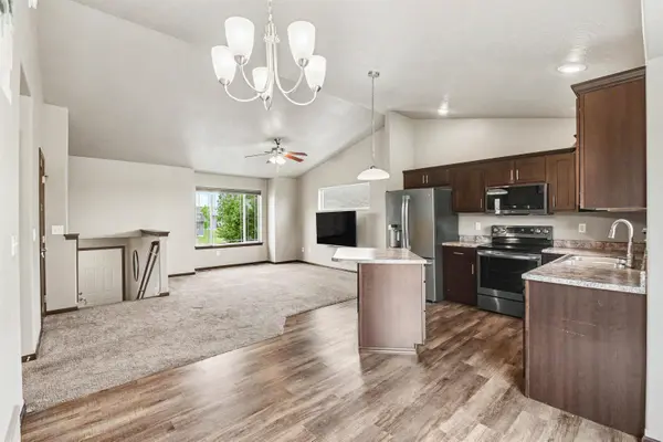 2512 Wynn Way, Yankton, SD 57078