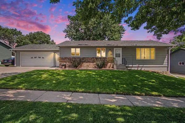 102 E 26th Street, Yankton, SD 57078