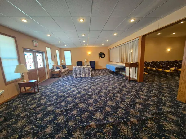 147 N Lidice St, Tabor, SD 57063