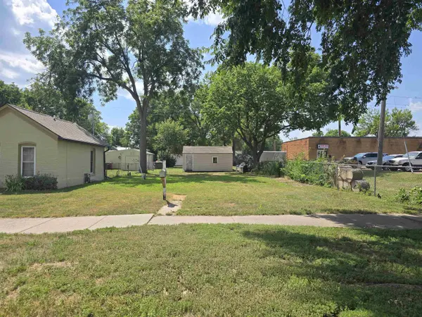715 Douglas Ave, Yankton, SD 57078