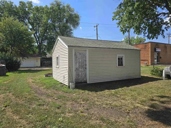 715 Douglas Ave, Yankton, SD 57078