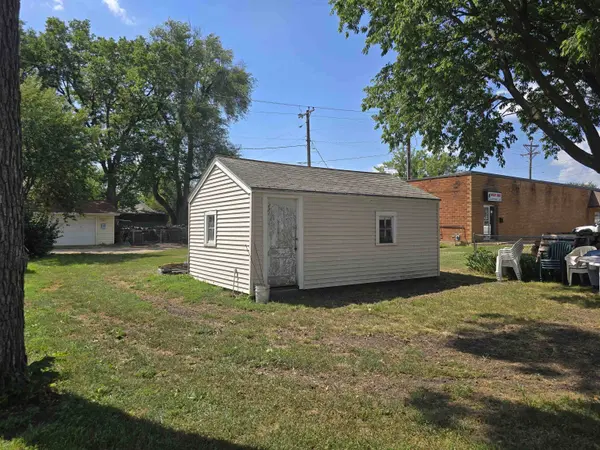 715 Douglas Ave, Yankton, SD 57078