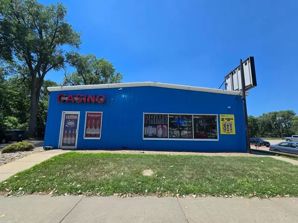 821 Broadway Ave, Yankton, SD 57078