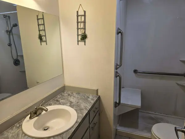 1015 Kennedy Dr, Yankton, SD 57078