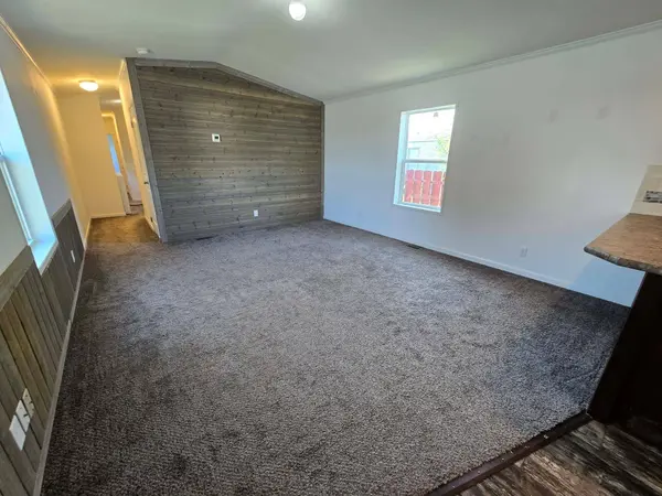 105 Sid St, Yankton, SD 57078