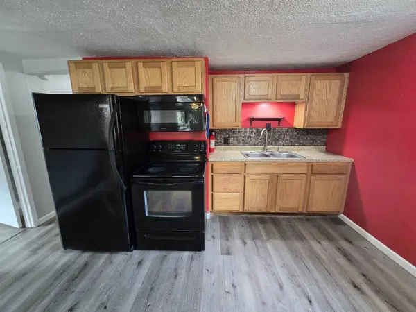 1517 College St, Yankton, SD 57078