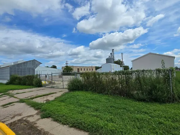 301 E 3rd, Yankton, SD 57078