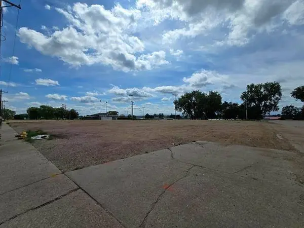 114 Mulberry St, Yankton, SD 57078