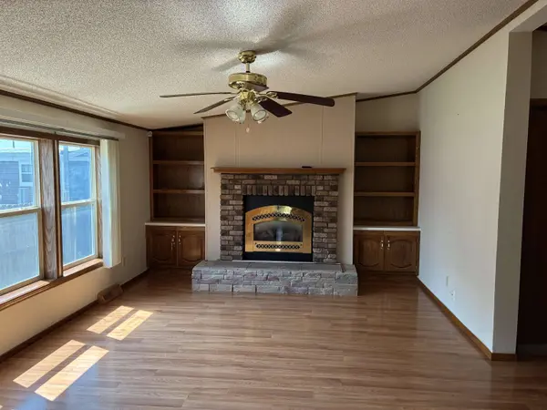118 Greenbriar St, Yankton, SD 57078