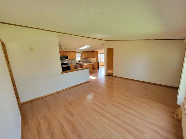 118 Greenbriar St, Yankton, SD 57078