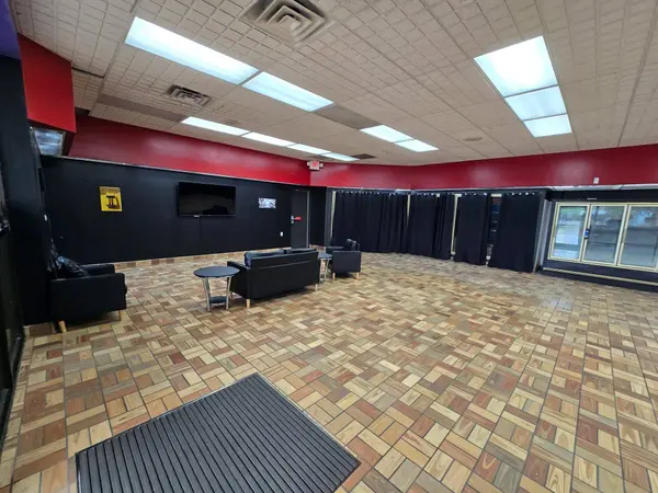 301 Broadway Ave, Yankton, SD 57078