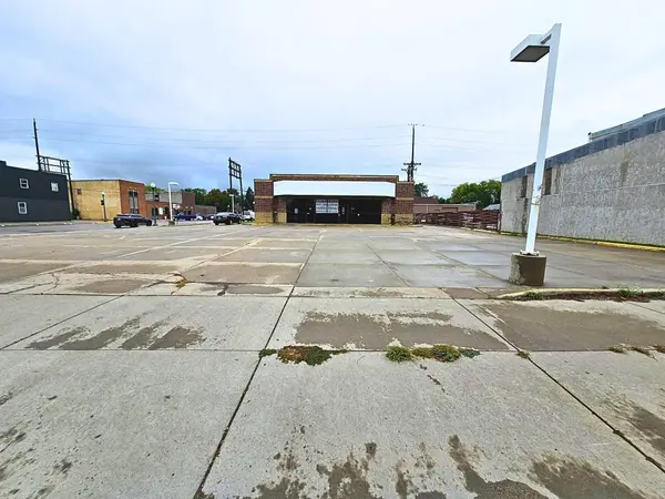 301 Broadway Ave, Yankton, SD 57078