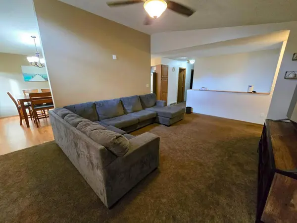 2606 Williams Cir, Yankton, SD 57078