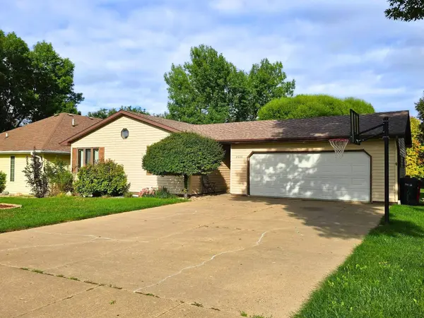 2606 Williams Cir, Yankton, SD 57078