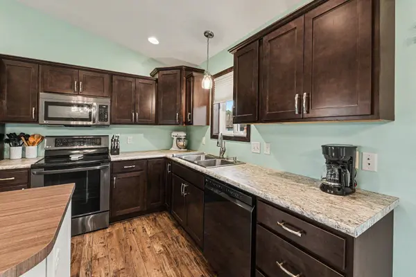 202 W 22nd St, Yankton, SD 57078