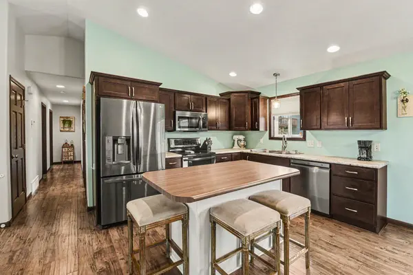 202 W 22nd St, Yankton, SD 57078