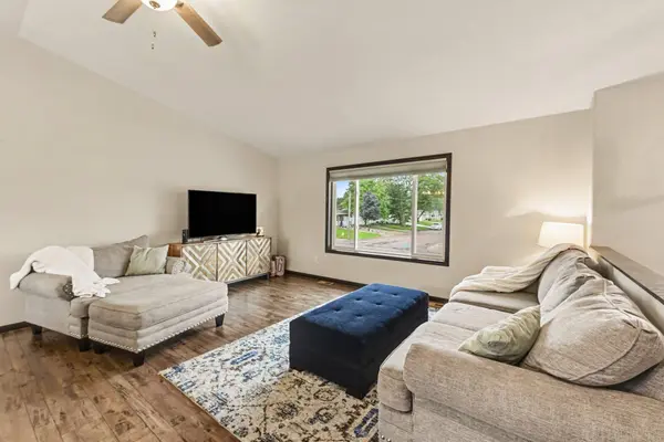 202 W 22nd St, Yankton, SD 57078