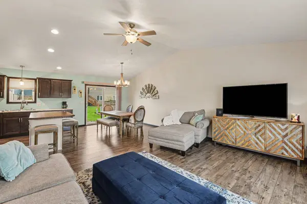 202 W 22nd St, Yankton, SD 57078