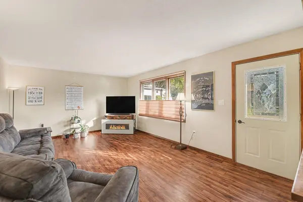 904 E 18th St, Yankton, SD 57078