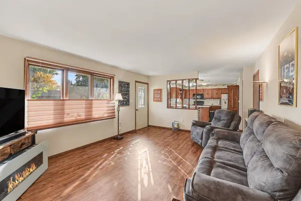 904 E 18th St, Yankton, SD 57078