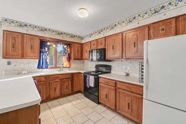 904 E 18th St, Yankton, SD 57078