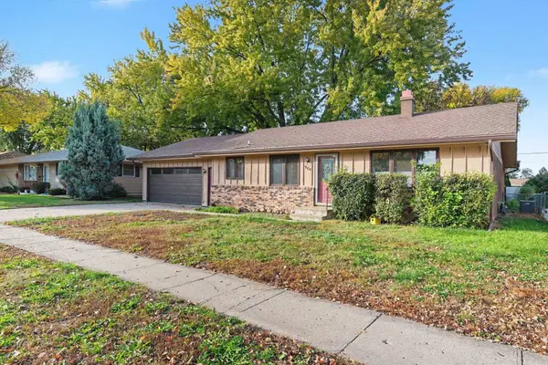 904 E 18th St, Yankton, SD 57078