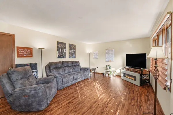 904 E 18th St, Yankton, SD 57078