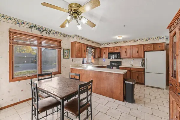 904 E 18th St, Yankton, SD 57078