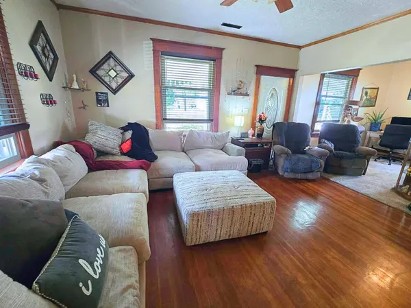233 N Janda Ave, Tabor, SD 57063