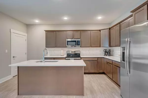 16605 Wilden DR, Clive, IA 50325