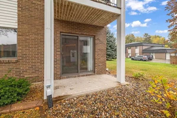 1112 49th Street #2, West Des Moines, IA 50266