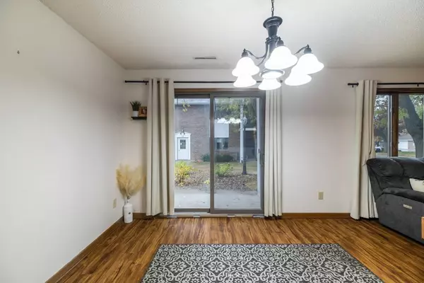 1112 49th Street #2, West Des Moines, IA 50266