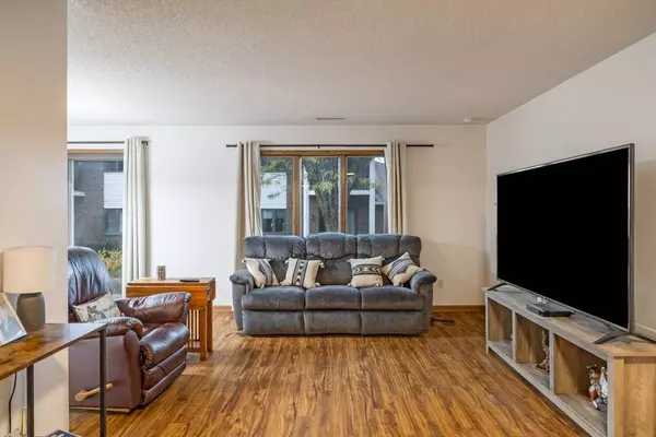 1112 49th Street #2, West Des Moines, IA 50266