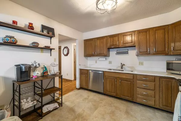 1112 49th Street #2, West Des Moines, IA 50266