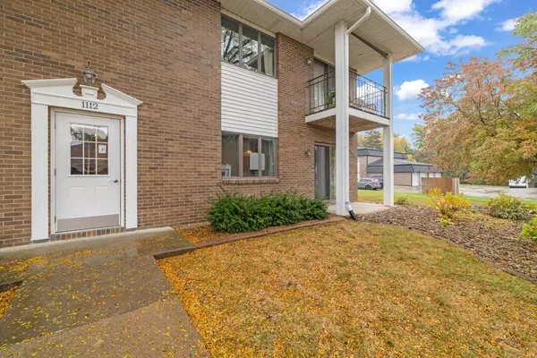 1112 49th Street #2, West Des Moines, IA 50266