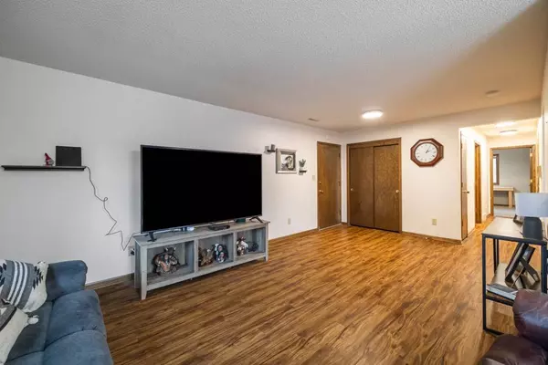 1112 49th Street #2, West Des Moines, IA 50266